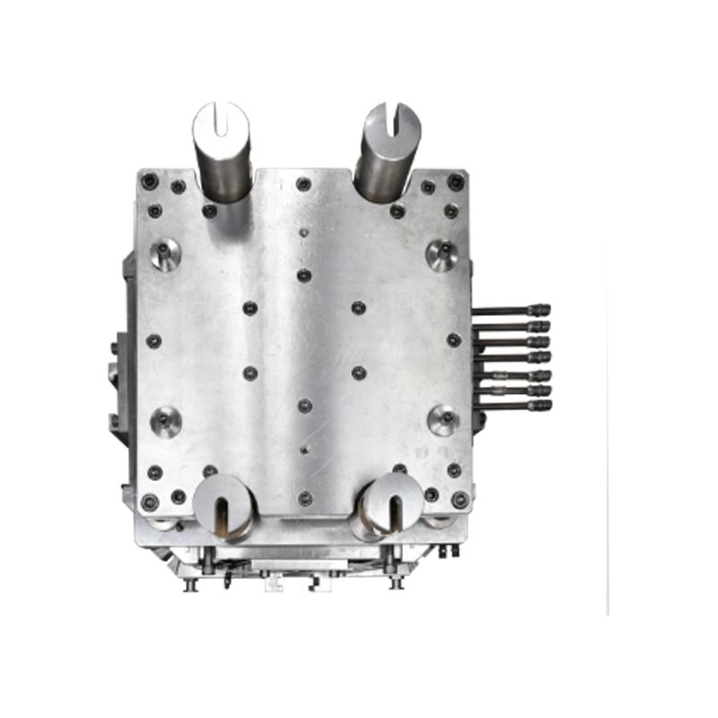 Vodou chladená nízkotlaková forma s pripevneným nábojom kolesa